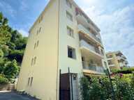 FABRON NICE OUEST — 3 PIÈCES TRAVERSANT 63m² AVEC TERRASSE, BALCON, PARKING ET IMMEUBLE RÉNOVÉ — photo 4