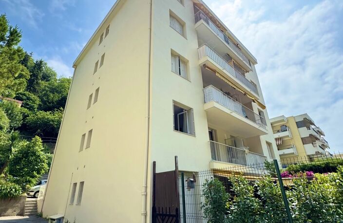 FABRON NICE OUEST — 3 PIÈCES TRAVERSANT 63m² AVEC TERRASSE, BALCON, PARKING ET IMMEUBLE RÉNOVÉ — photo 4