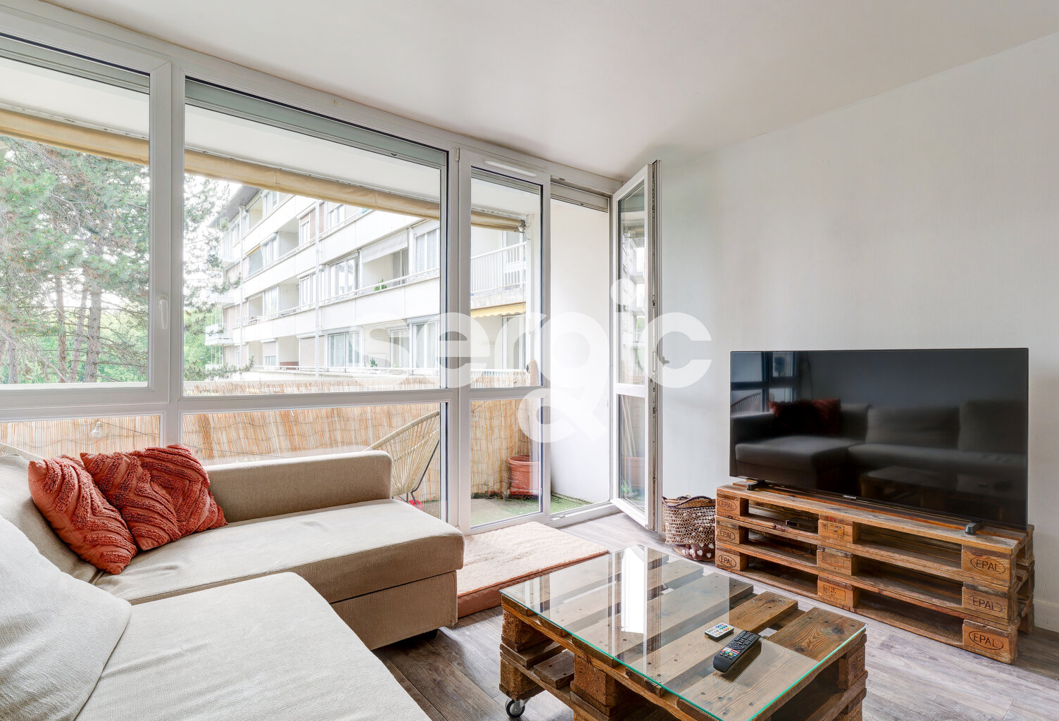 Vente appartement   Reims (51100) — photo 1
