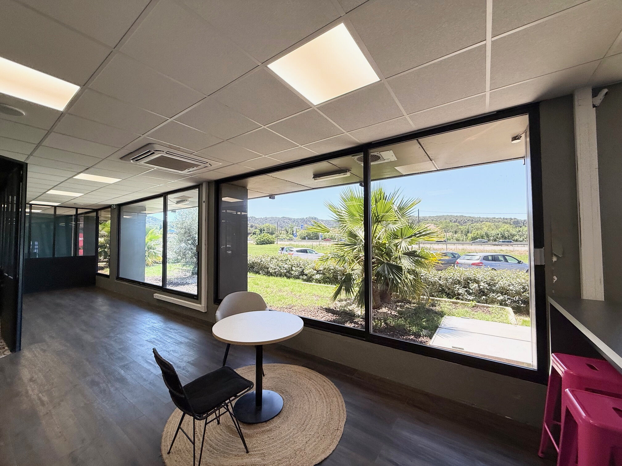  Local commercial 210 m²