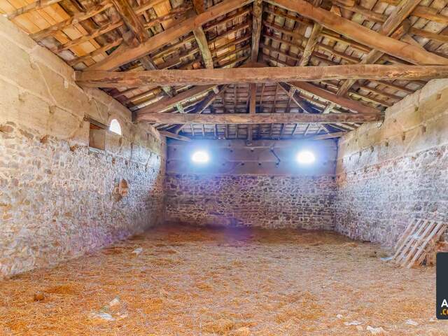 Grange-Étable Authentique à Rénover dans les Monts du Lyonnais — photo du bien