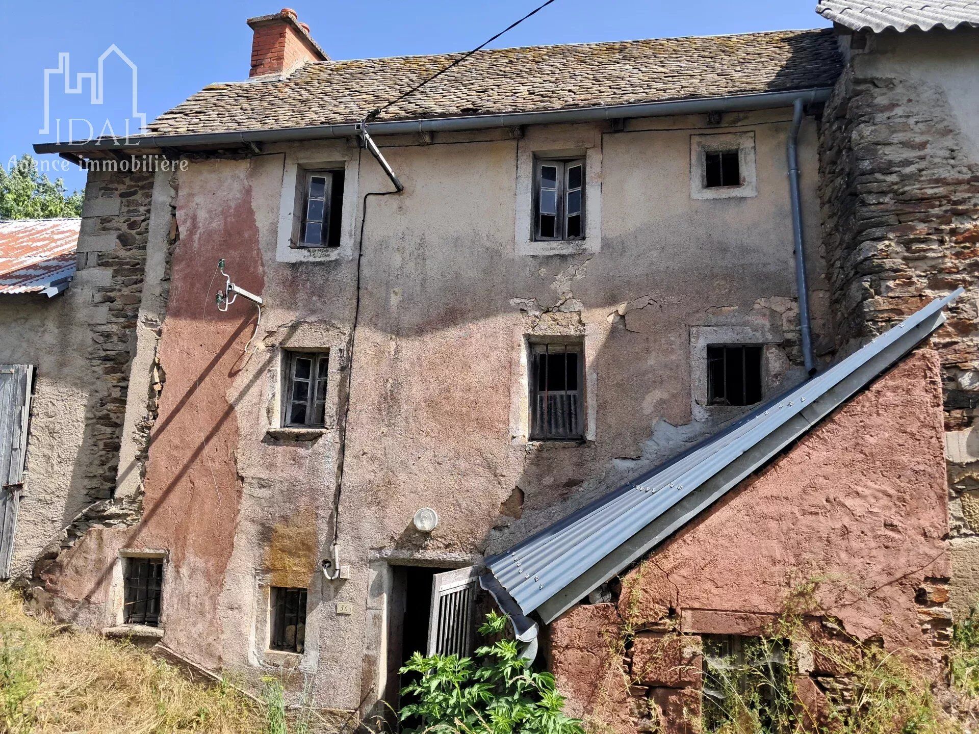Exclusivité - maison de caractère + grange - coeur de l'aubrac, village authentique
