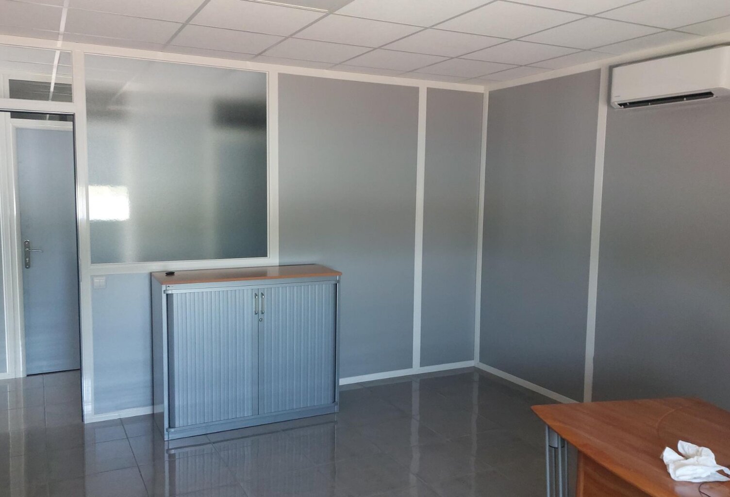 Location commerce  27 m² à Saint-Laurent-de-Mure (69720) — photo 1