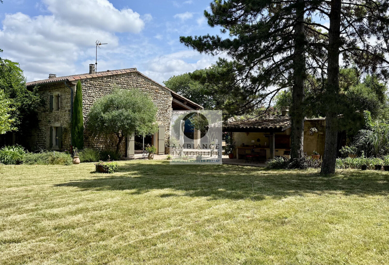 Superbe bâtisse en pierres en campagne — photo 1