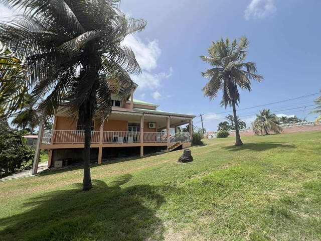 Villa F5 de 200m2 à rénover terrain 946m2 quartier proche me — photo du bien