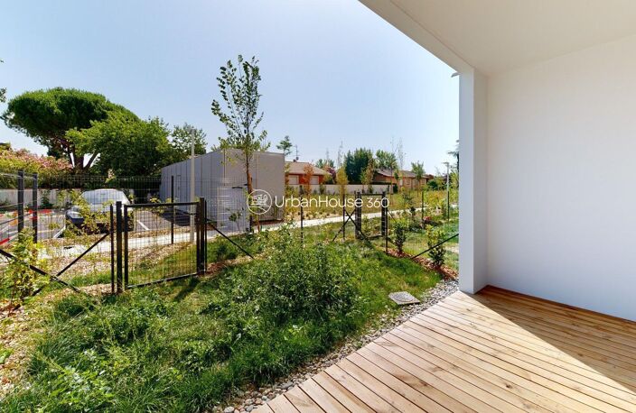 GRAND T2 TERRASSE JARDIN AU PIED DU TRAM — photo 3