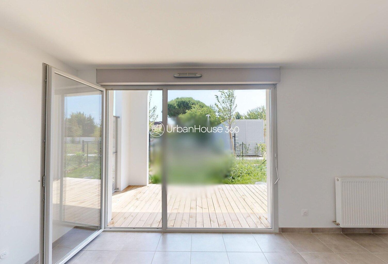 GRAND T2 TERRASSE JARDIN AU PIED DU TRAM — photo 1