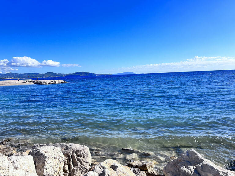 À La Ciotat   Beau T2 de 38m2 avec Grande Terrasse à 2 Pas de la Plage ! — photo 1