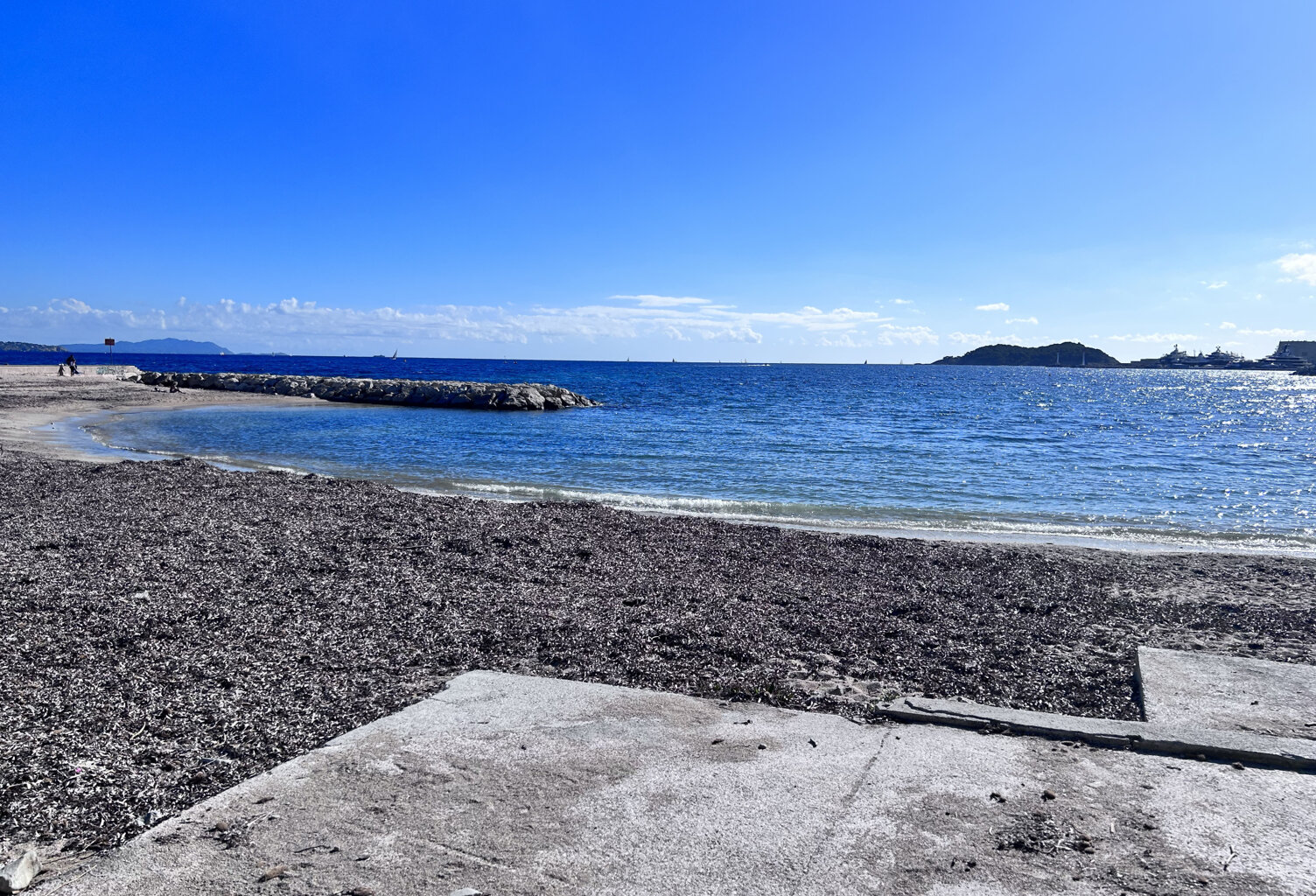 La Ciotat   Superbe T2 de 46 m2 avec Terrasse à 2 Pas de la Plage ! — photo 1