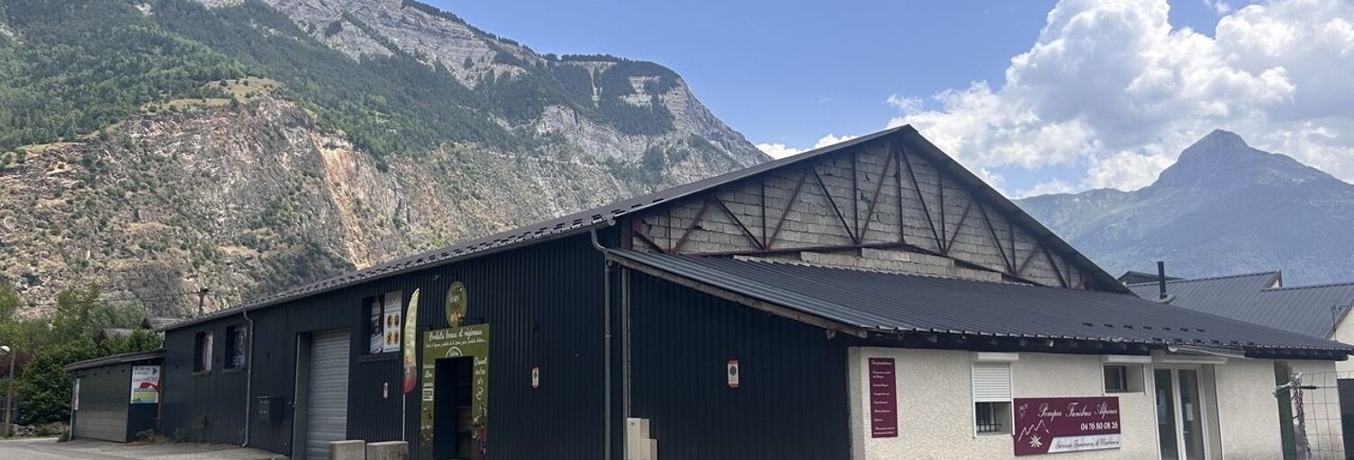 Commerce  1856 m² à vendre à Villard-Notre-Dame (38520)
