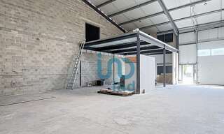 Commerce  300 m² à louer à Pringy (77310)