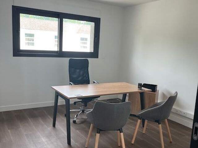 Bureau À Louer — photo du bien