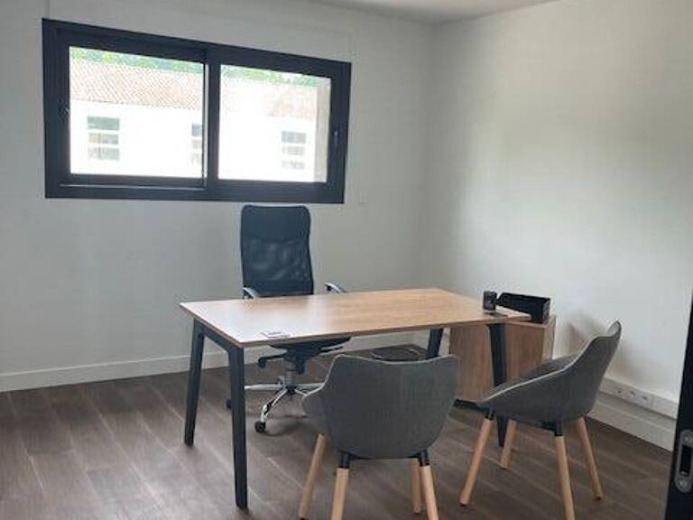 Bureau À Louer — photo 1