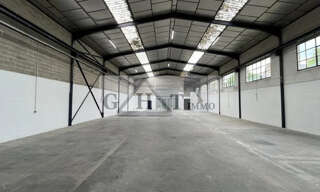 Local industriel  670 m² à louer à Morangis (91420)