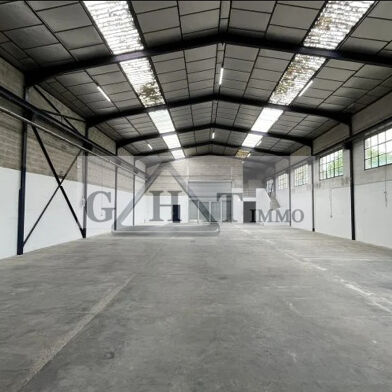 Local industriel  6420 €