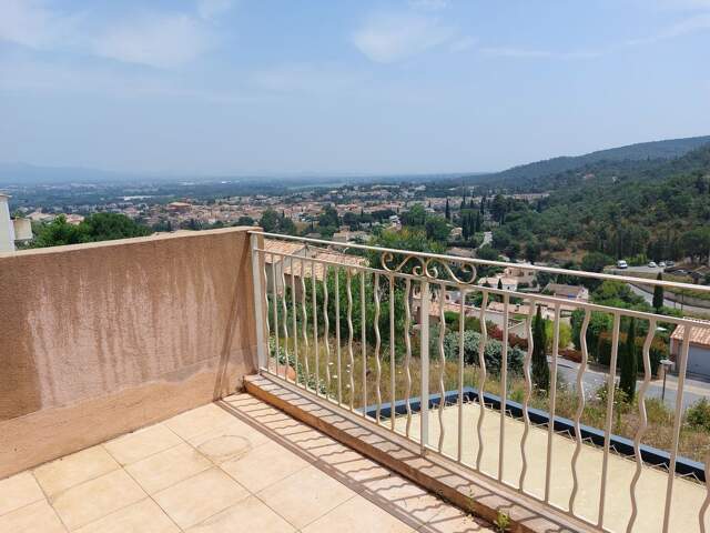 Roquebrune sur Argens APPARTEMENT et GARAGE - pisc — photo du bien