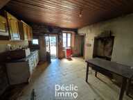 Maison à rénover avec grange  idéalement située à Aunac, proche des commodités — photo 3
