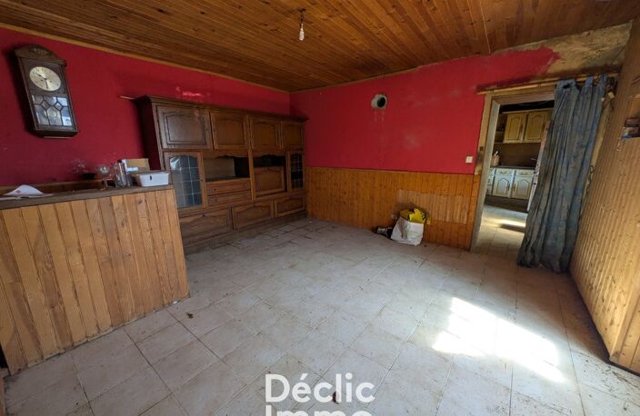 Maison à rénover avec grange  idéalement située à Aunac, proche des commodités — photo 5