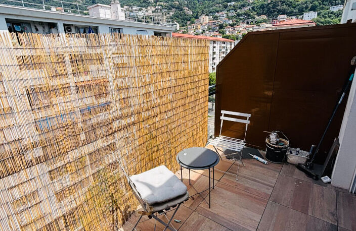 Studio de 25 m² étage élevé: Quartier Saint-Roch à Nice — photo 2