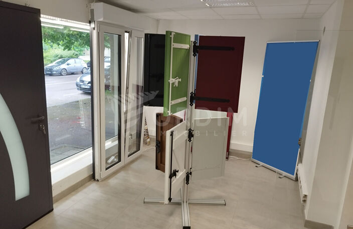 AUXERRE - 29 AV GAMBETTA - SECTEUR GARE SNCF - LOCAL VENDU OCCUPE - 54M² + CAVES — photo 2