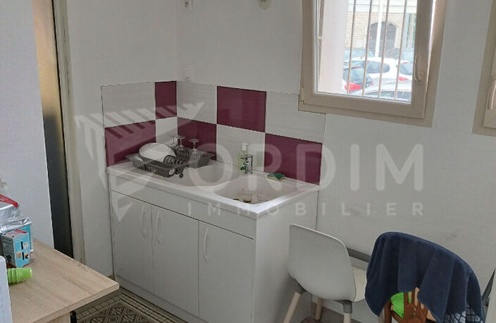 AUXERRE - 29 AV GAMBETTA - SECTEUR GARE SNCF - LOCAL VENDU OCCUPE - 54M² + CAVES — photo 4