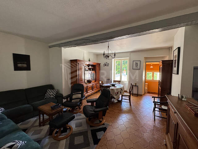 COSNE SUR LOIRE Maison comprenant deux appartements. — photo du bien