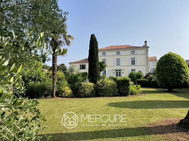 PROPRIETE AVEC DEPENDANCES ET PISCINE — photo 1