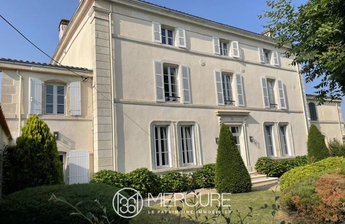 PROPRIETE AVEC DEPENDANCES ET PISCINE — photo 2
