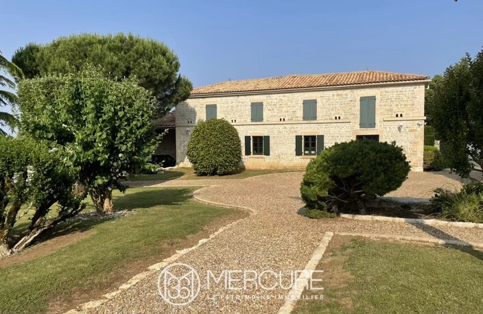 PROPRIETE AVEC DEPENDANCES ET PISCINE — photo 3