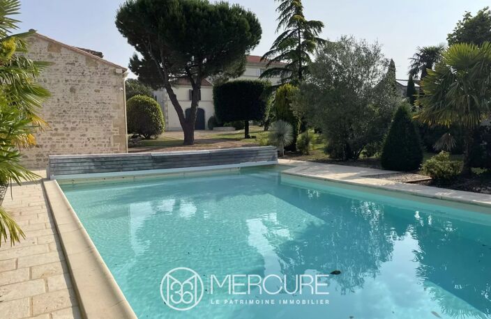 PROPRIETE AVEC DEPENDANCES ET PISCINE — photo 4