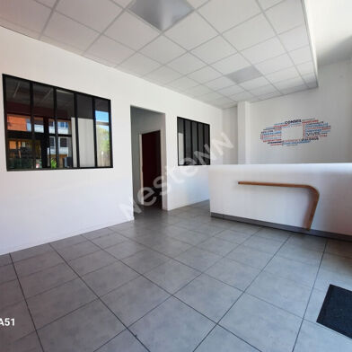 Commerce 4 pièces 780 €