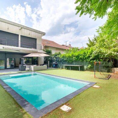 Maison 6 pièces 3000 €