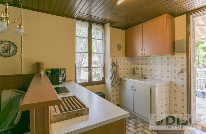 Maison de village donnant sur une belle place. — photo 4