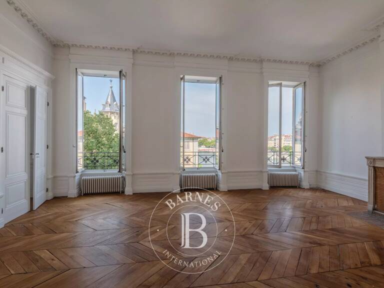 Lyon 5ᵉ – Vieux Lyon – Appartement d'angle de 203 m² – Vues Saône et Palais Saint-Jean — photo 1