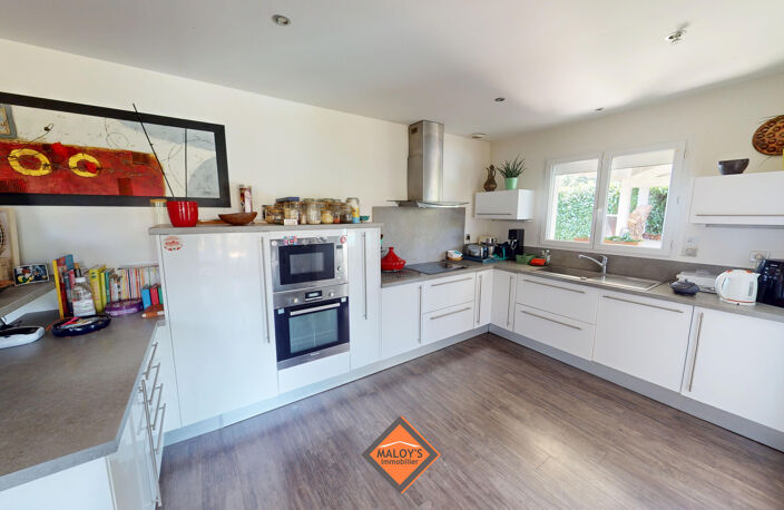 RARE! Villa Plain-Pied 186m² sol, piscine, 6 chambres, 900m² terrain paysagé, CHAZAY! — photo 5