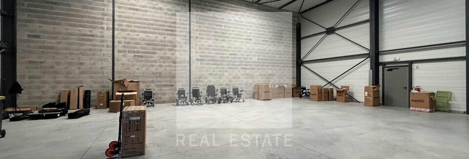 Commerce  460 m² à louer à Chassieu (69680)