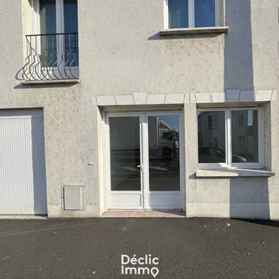 Commerce 3 pièces 830 €