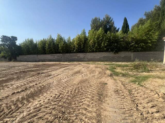 Redessan, terrain constructible viabilisé 520m² — photo du bien