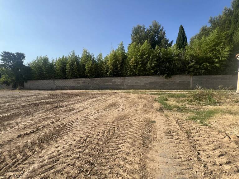 Redessan, terrain constructible viabilisé 520m² — photo 1