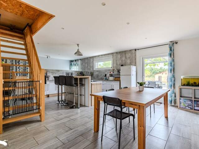Maison en pierre de 6 pièces principales — photo du bien