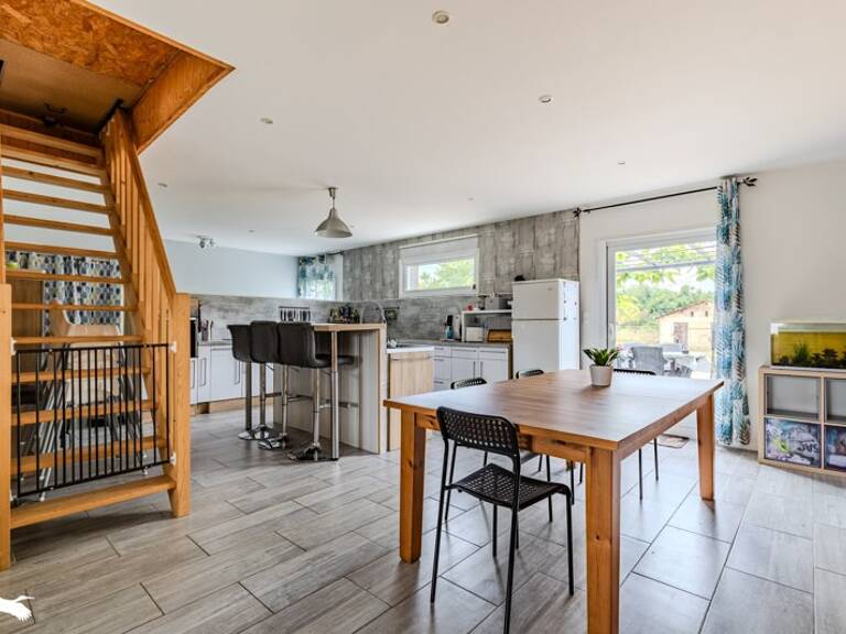 Maison en pierre de 6 pièces principales — photo 1
