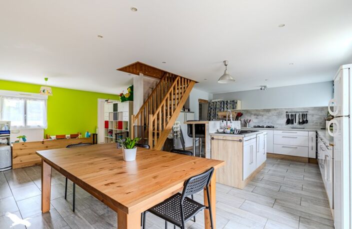 Maison en pierre de 6 pièces principales — photo 2