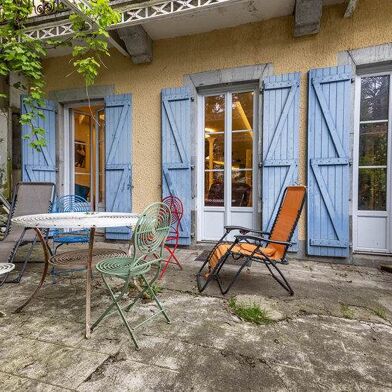 Appartement 7 pièces 296520 €