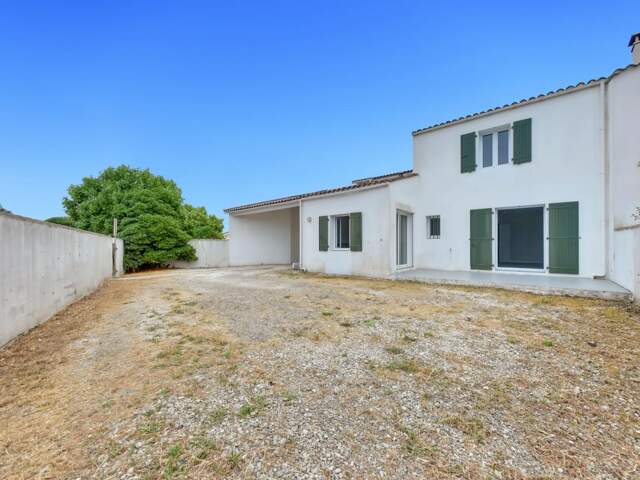 Ensemble immobilier proche centre historique St Martin de Ré — photo du bien