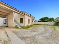 Ensemble immobilier proche centre historique St Martin de Ré — photo 2