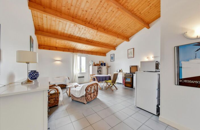 Ensemble immobilier proche centre historique St Martin de Ré — photo 3