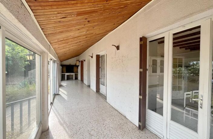 Maison de plain-pied avec jardin, garage et dépendances — photo 2