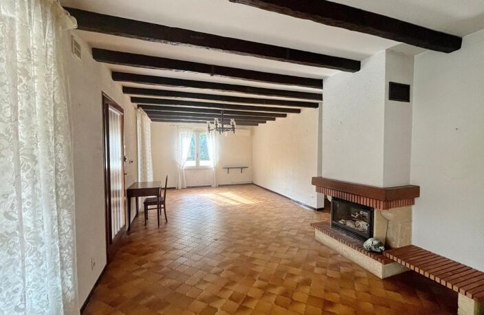 Maison de plain-pied avec jardin, garage et dépendances — photo 3
