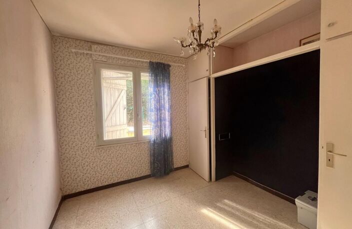 Maison de plain-pied avec jardin, garage et dépendances — photo 4