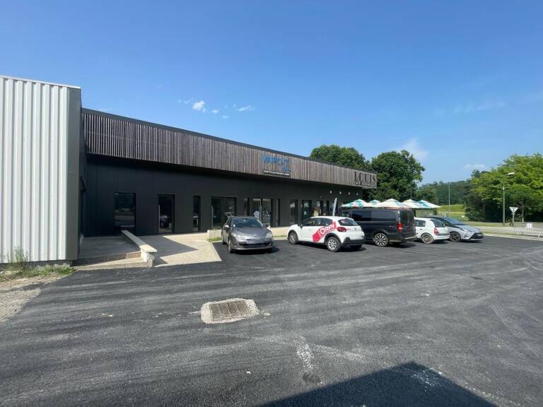  ️ Titre : Local commercial environ 95 m² à vendre – Zone dynamique, Pouillon (40350) — photo 1
